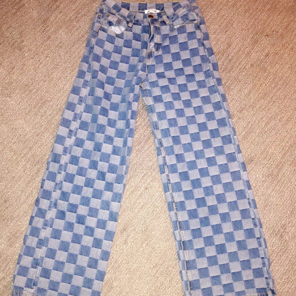 Checkered women’s high waisted jeans